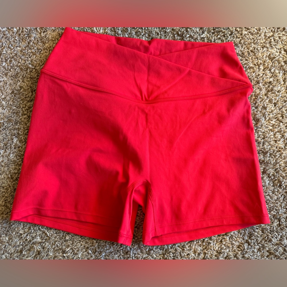 Acta Crossover Ruched shorts 4 inch size medium